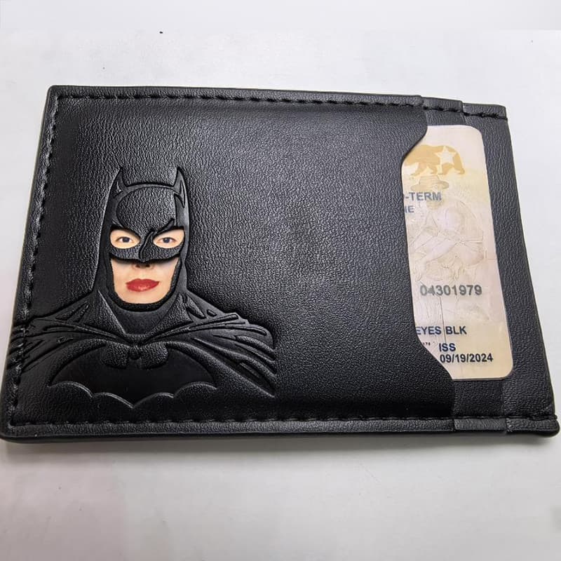 Läderplånbok med Batman-effekt – blir hjälten när du stoppar in ditt ID-kort
